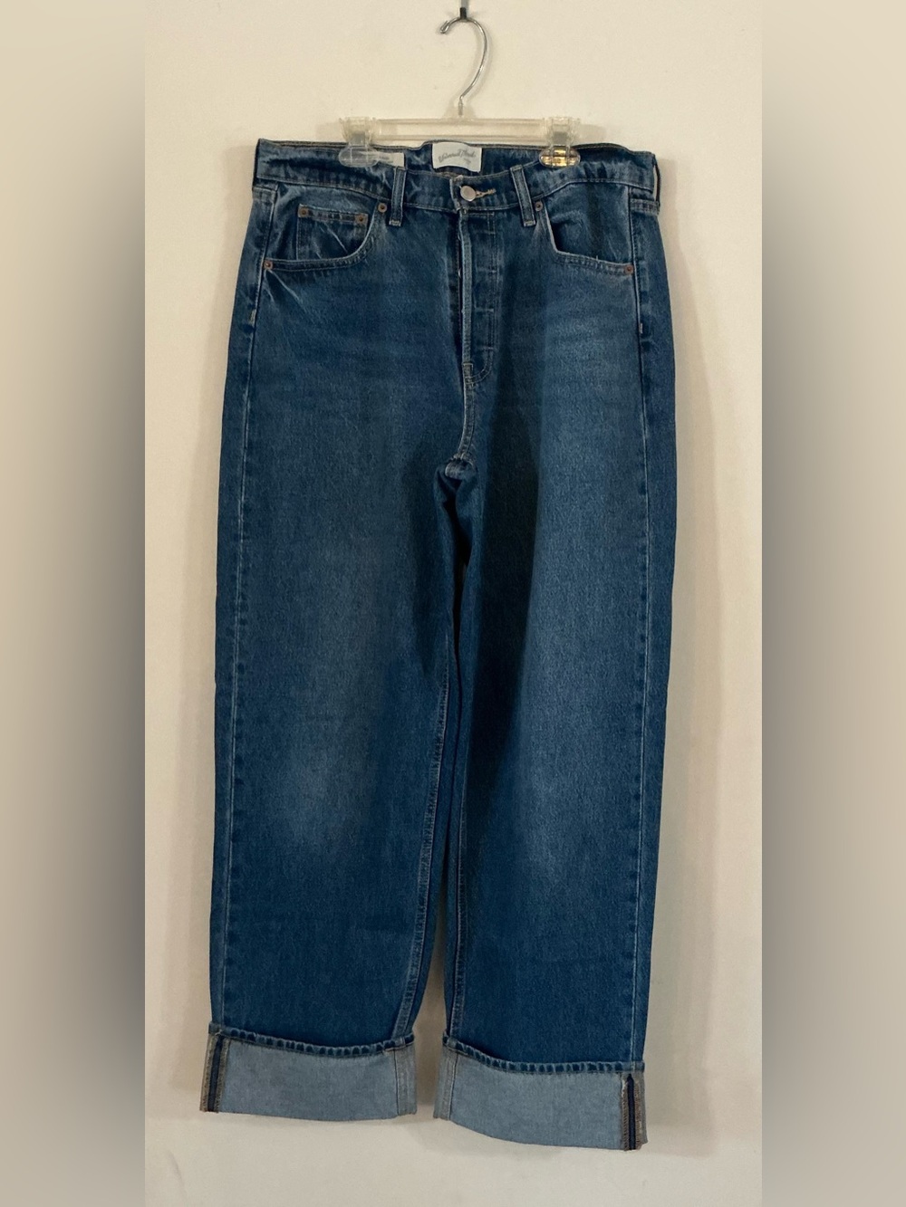 Universal Thread Women's mid-rise 90’s Baggy Straight Leg Medium Blue Jeans